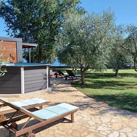 Beach House Ive With Jacuzzi, Pool, Playground And Bbq In An Olive Grove With A Beach, Pomer - Istria Luaran gambar