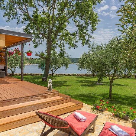 Beach House Ive With Jacuzzi, Pool, Playground And Bbq In An Olive Grove With A Beach, Pomer - Istria Luaran gambar