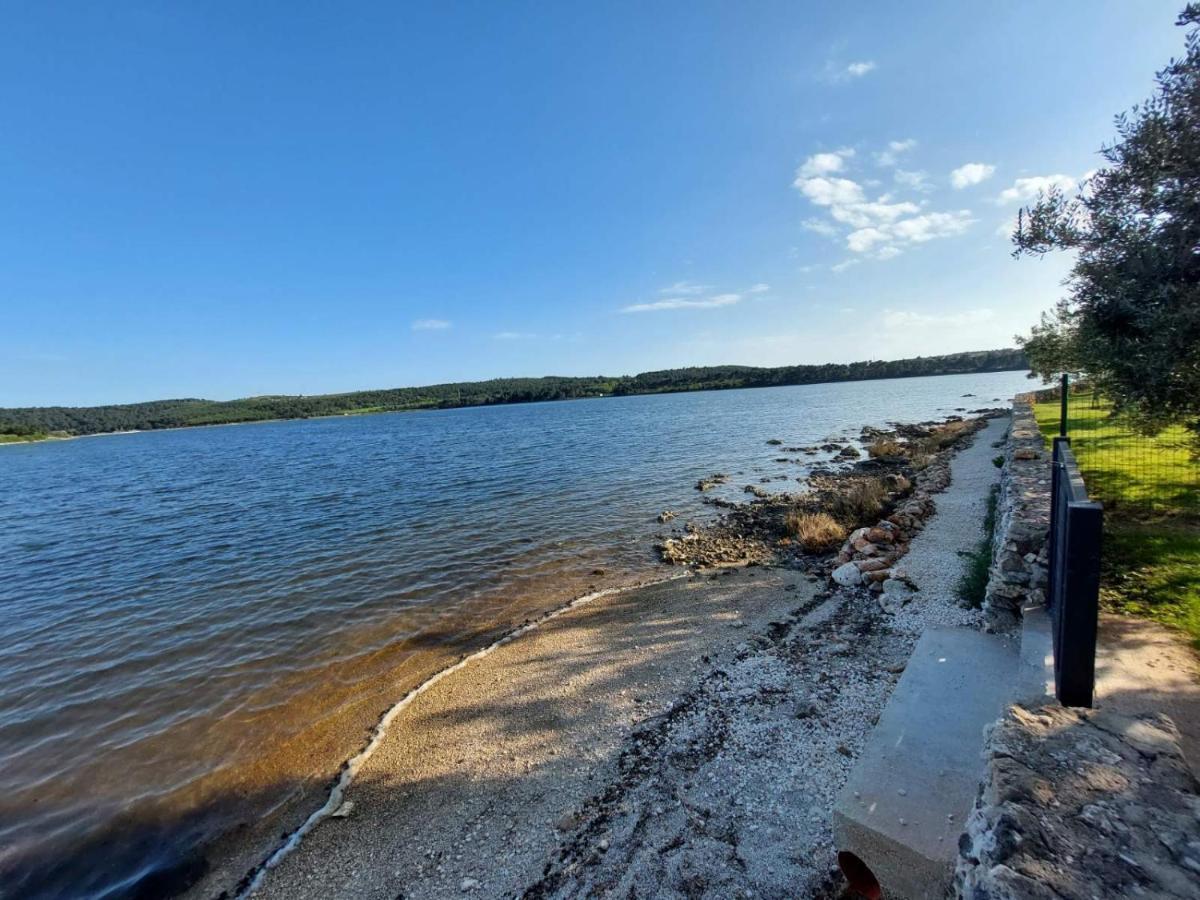 Beach House Ive With Jacuzzi, Pool, Playground And Bbq In An Olive Grove With A Beach, Pomer - Istria Luaran gambar