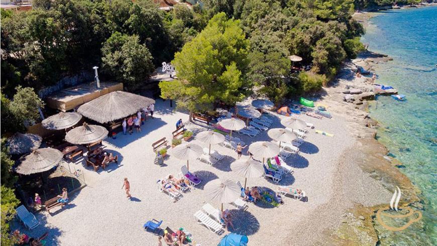 Beach House Ive With Jacuzzi, Pool, Playground And Bbq In An Olive Grove With A Beach, Pomer - Istria Luaran gambar