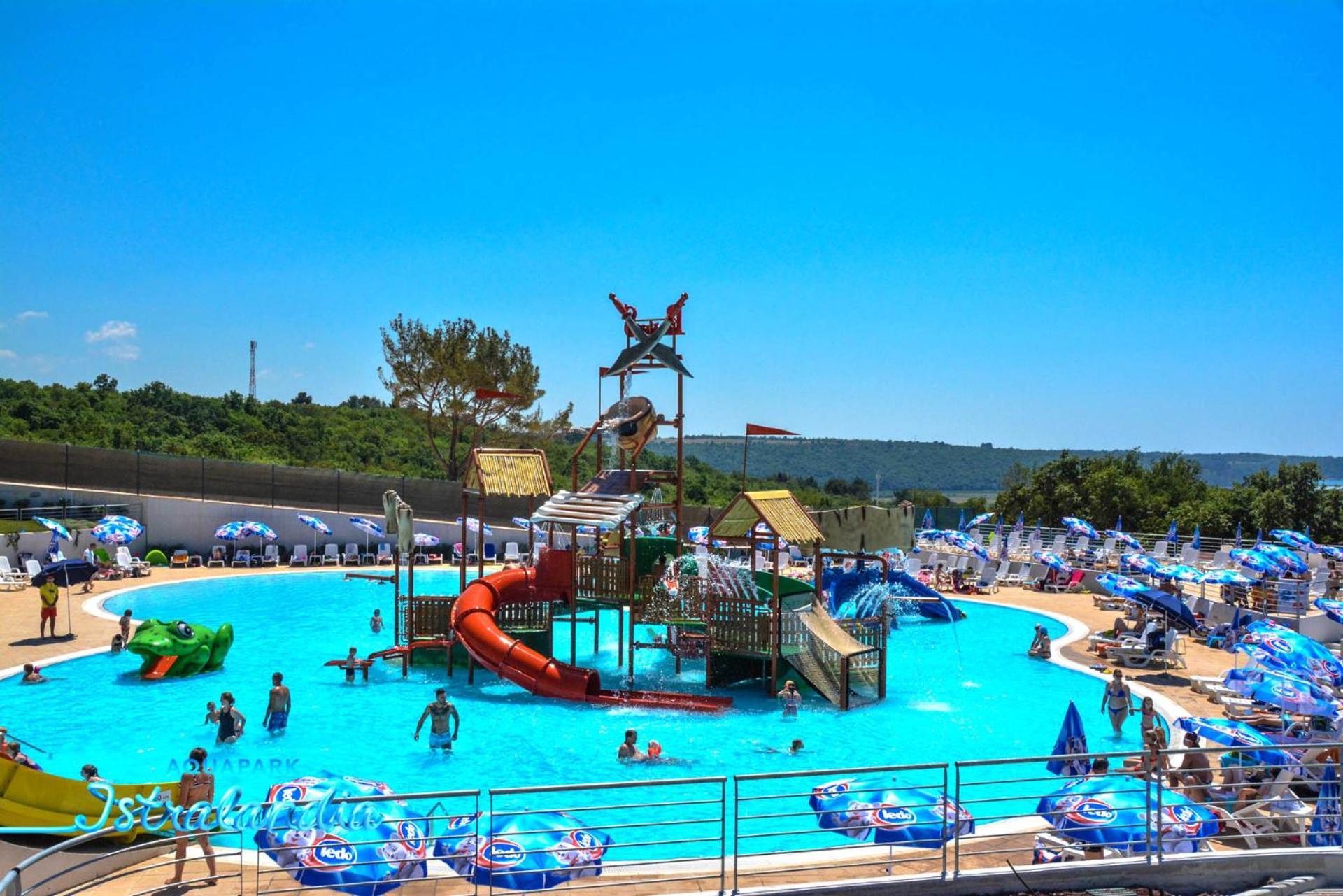 Beach House Ive With Jacuzzi, Pool, Playground And Bbq In An Olive Grove With A Beach, Pomer - Istria Luaran gambar