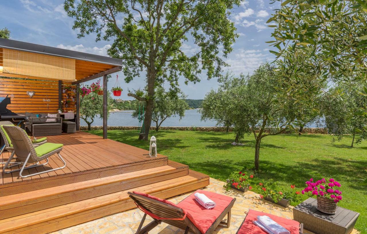 Beach House Ive With Jacuzzi, Pool, Playground And Bbq In An Olive Grove With A Beach, Pomer - Istria Luaran gambar