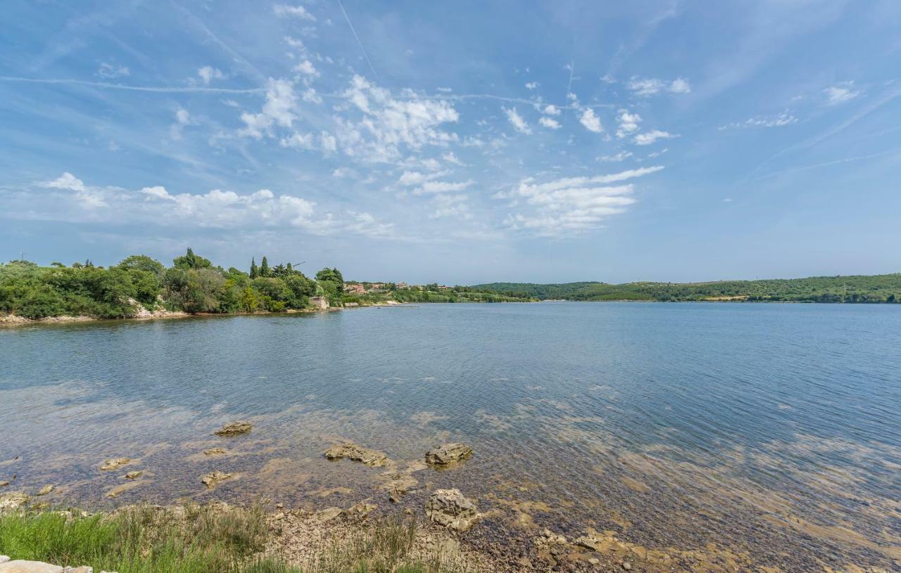 Beach House Ive With Jacuzzi, Pool, Playground And Bbq In An Olive Grove With A Beach, Pomer - Istria Luaran gambar