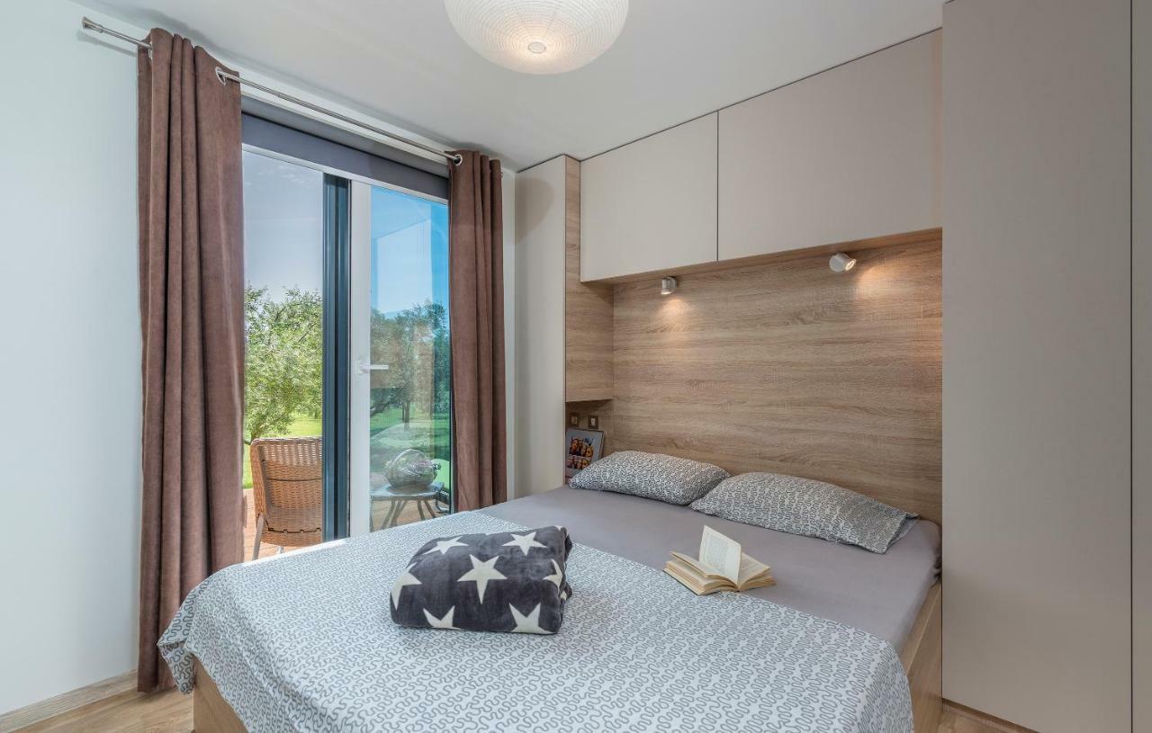 Beach House Ive With Jacuzzi, Pool, Playground And Bbq In An Olive Grove With A Beach, Pomer - Istria Luaran gambar