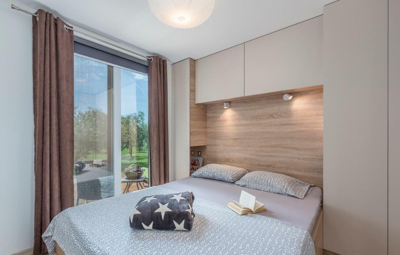 Beach House Ive With Jacuzzi, Pool, Playground And Bbq In An Olive Grove With A Beach, Pomer - Istria Luaran gambar